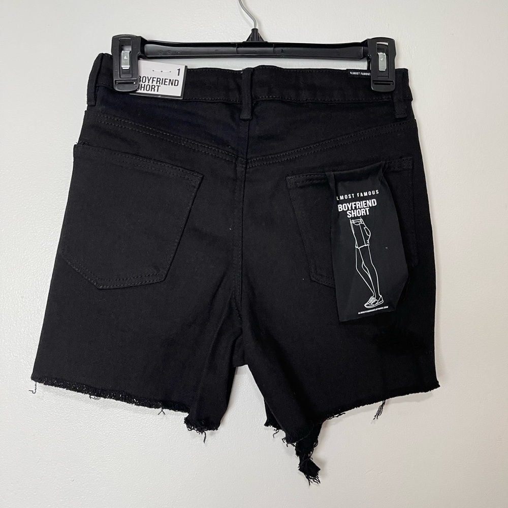 NWT Almost Famous Boyfriend Distressed Jean Shorts Black Size 1 - Picture 3 of 9